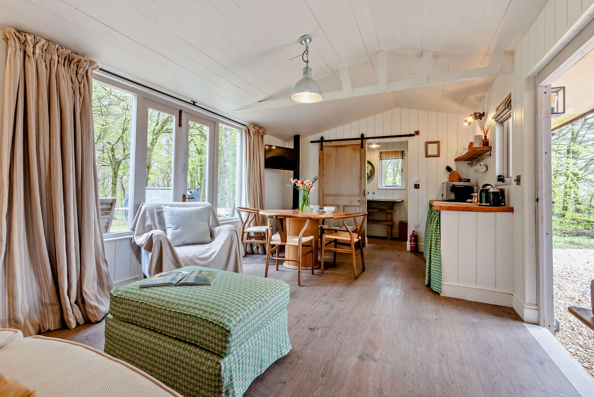 keepers-stable-2-bed-dog-friendly-holiday-cottage-with-a-hot-tub