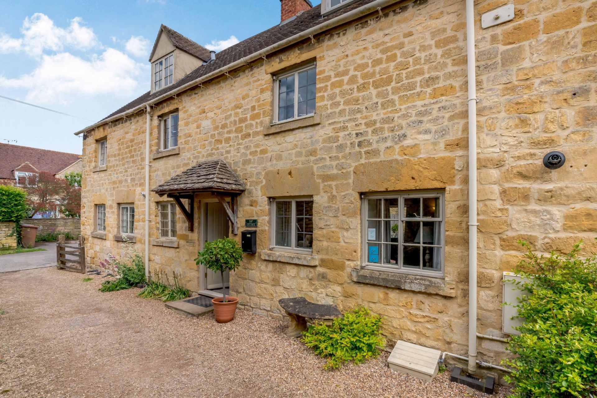 Cotswold dog friendly store cottages