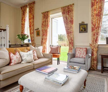 The Garden House Sitting Room - StayCotswold