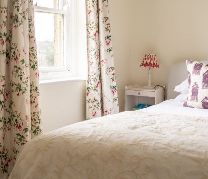 The Garden House Bedroom 2 - StayCotswold